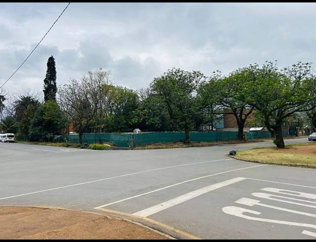 LAND FOR SALE IN KEMPTON PARK